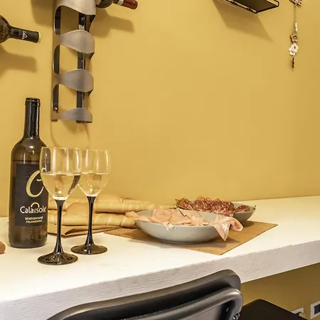 All'ombra Del Castello By World *