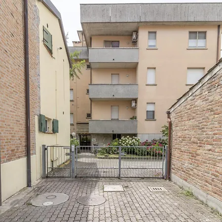 All'ombra Del Castello By World Apartment *